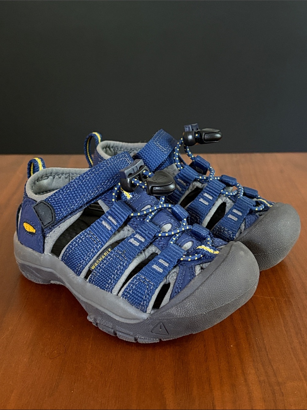 Keen Boy's size 8